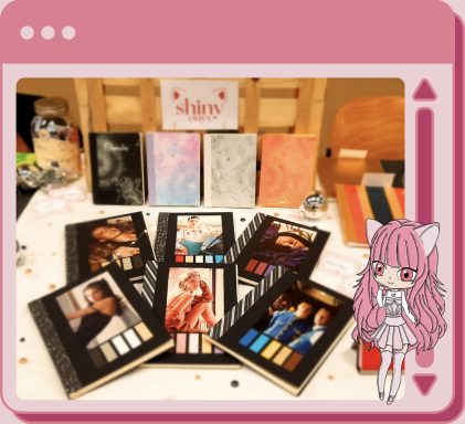 Cadre rose avec Onyx en bas à droite. Il s'agit des collections de Zayn (en noir), et de Wisteria (en dessous du logo)